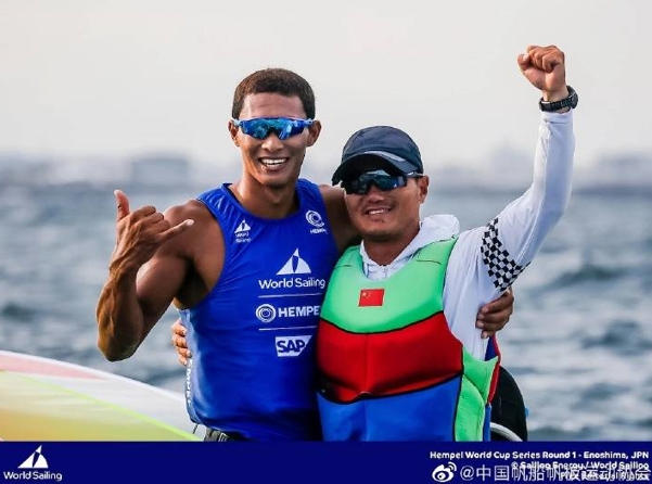 周元国与2019日本世界杯男子帆板亚军毕焜