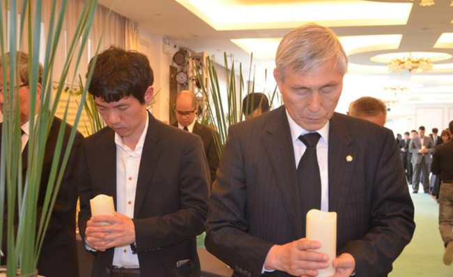 曹薰铉和李昌镐师徒吊唁应明皓先生