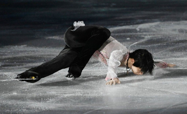 羽生结弦“吻别”竞技赛场，但对花滑热爱依旧