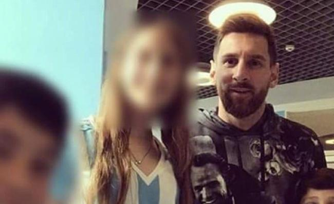 网友调侃，梅西头上有神的光环