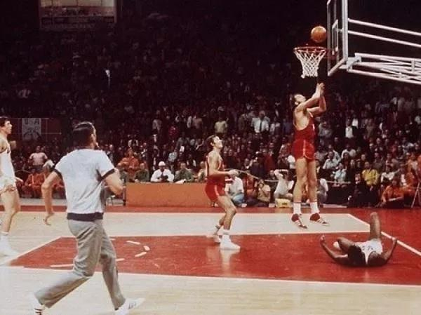 亚历山大-别洛夫绝杀瞬间