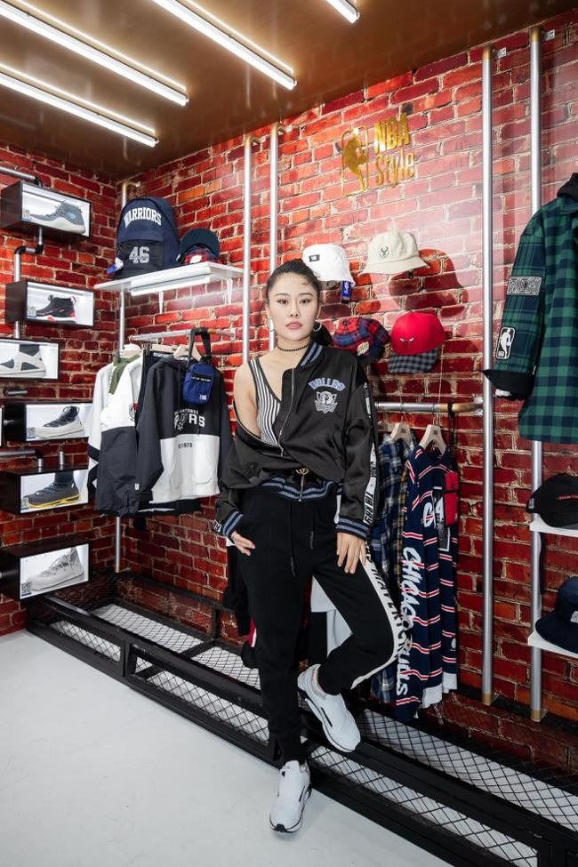 Tia袁娅维身穿NBA Style X袁娅维联名款