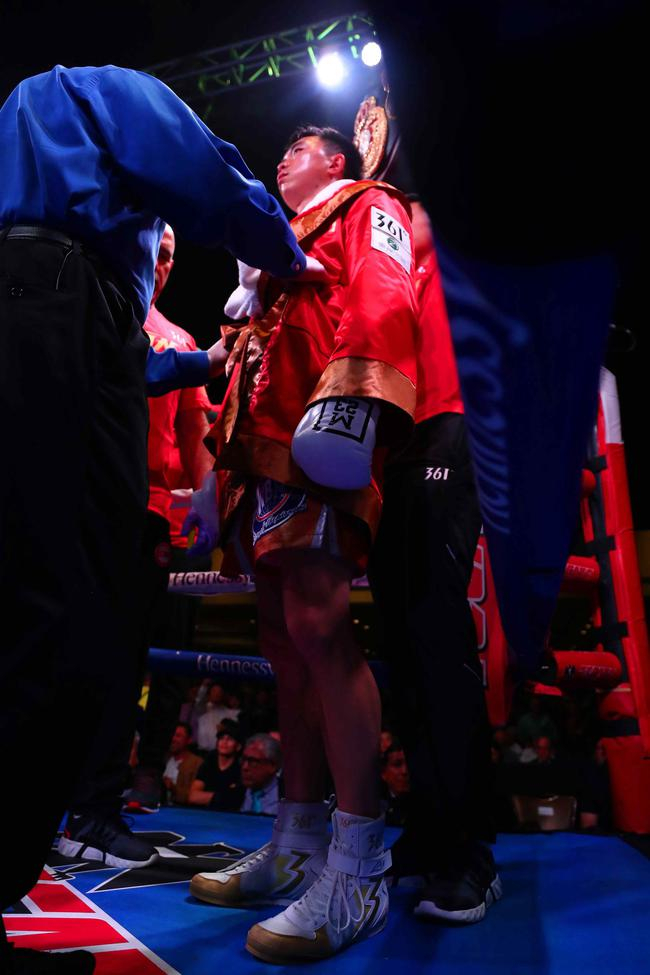 比赛日徐灿的定制款装备，尤其是鞋让他赞不绝口