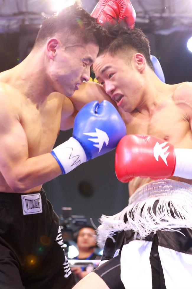 赵俊伦是夺冠热门（右）