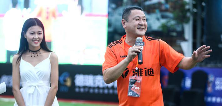 马明宇助阵足金精英赛成都嘉年华