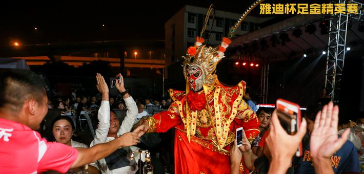 火热+激情!嘉年华点燃成都球迷热情