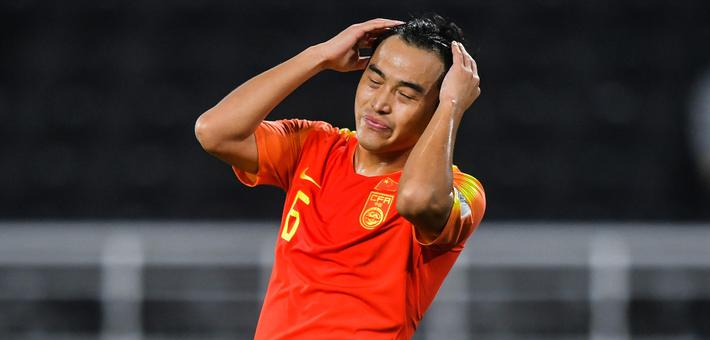 国足0-3伊朗止步8强 后防三度送礼