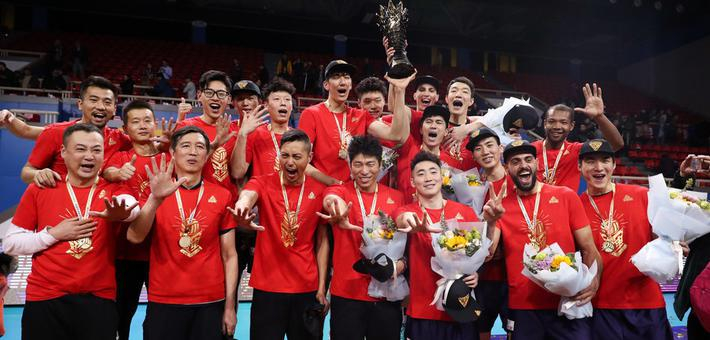 上海男排实现联赛15冠王