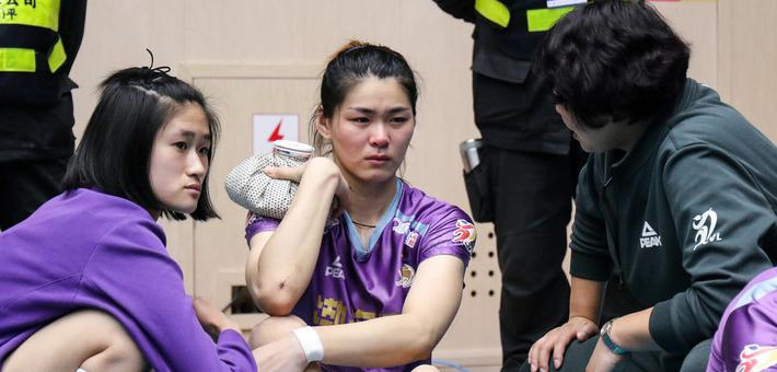 天津女排输球杜清清泪洒赛场