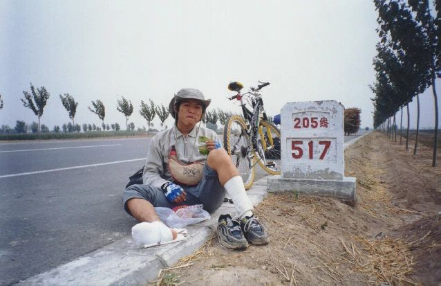 何川在骑行路上 供图/何川