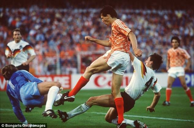 天妒英才啊，伤病毁了范巴斯滕