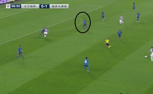 上半场的防守，卡塞米罗回撤