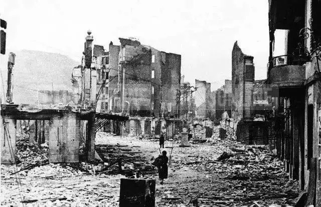被纳粹空军炸毁的格尔尼卡镇（网络照片）