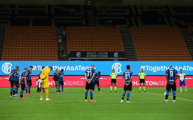 赛前为科尔索默哀