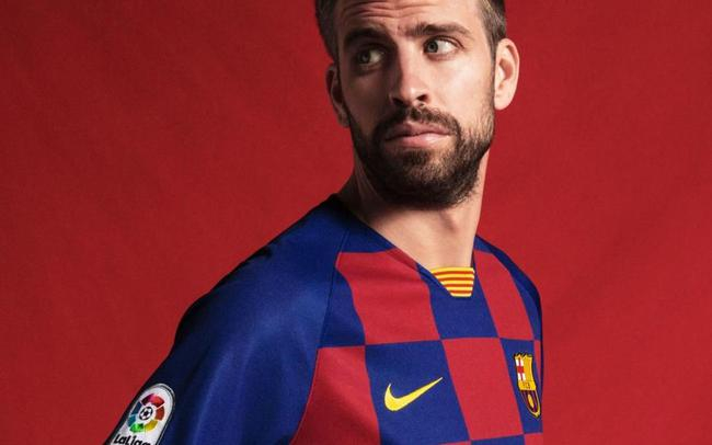 皮克身穿新球衣