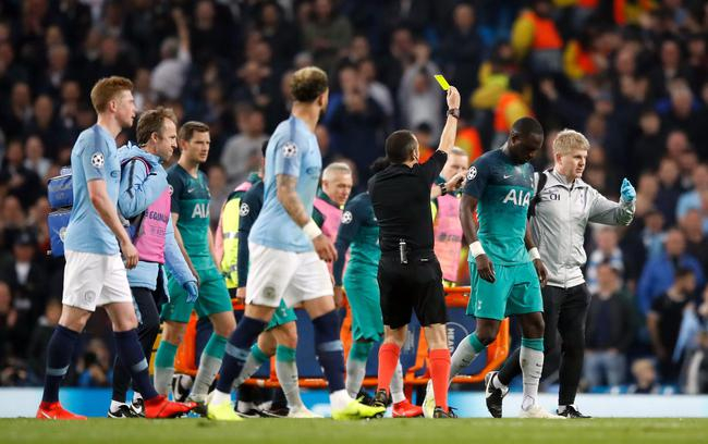 西索科受伤拖延时间被罚黄牌