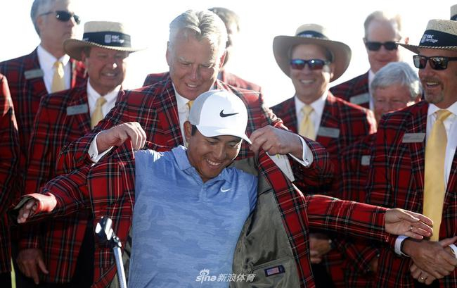 潘政琮夺冠后开心庆祝