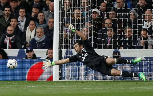 伊斯科射门被布冯神勇扑出