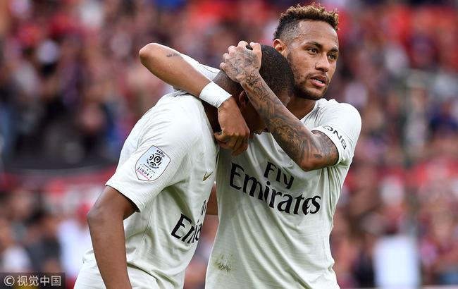 内马尔祝贺姆巴佩