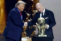 国际足联主席的脸 又被特朗普打了