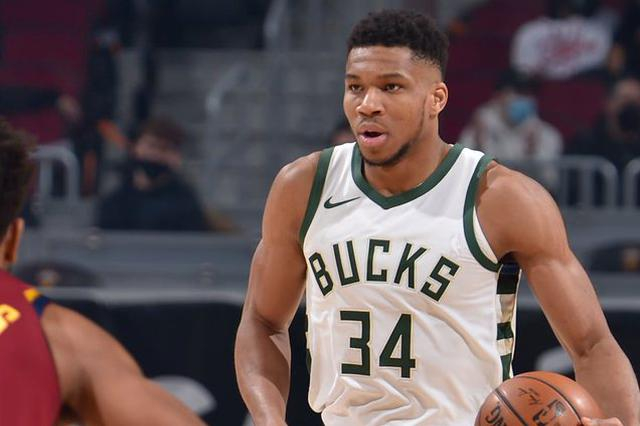 字母哥117场20+10+5