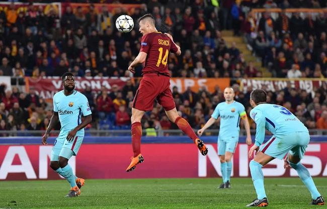 无人盯防的希克头球偏出