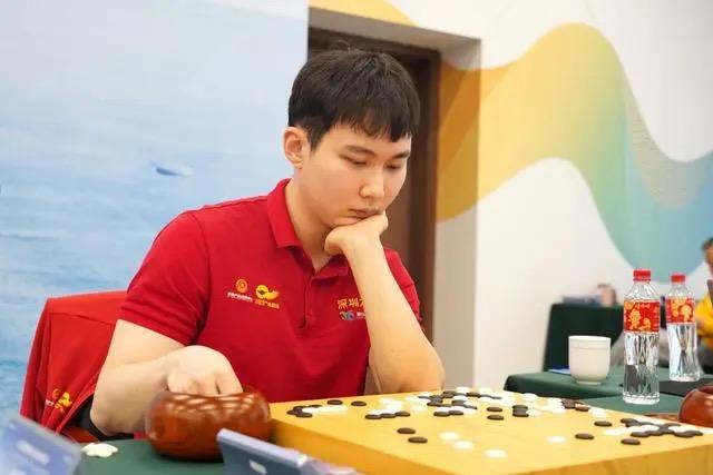 十年前,韩外洋援朴廷桓就曾和柯洁作念过队友。 中国围棋协会供图