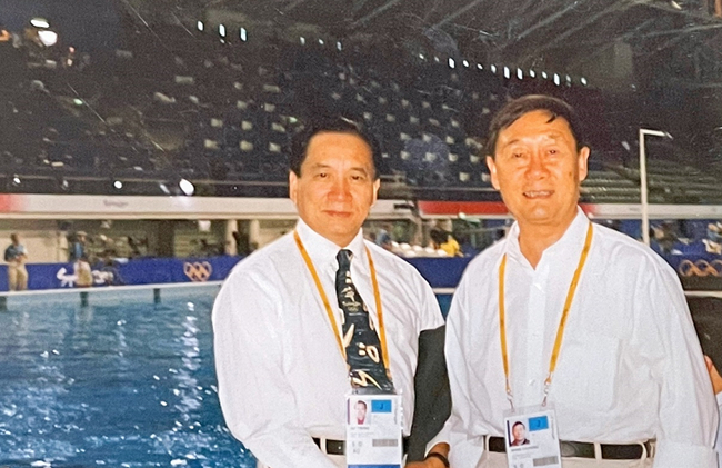 王发成与徐益明，奥运会后合影。