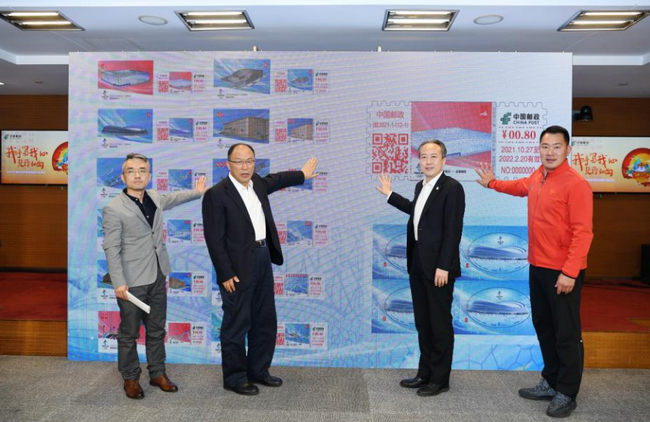 　　中国邮政集团有限公司副总经理康宁，北京冬奥组委市场开发部部长朴学东，世界花样滑冰冠军张昊，中国集邮有限公司资深设计师郭志义为北京2022冬奥会竞赛场馆多维3D立体雕刻明信片及四连张小型张揭幕