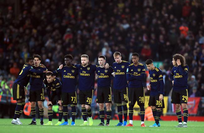 输掉点球大战，沮丧的阿森纳球员