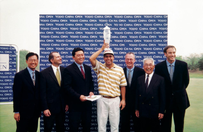 首届沃尔沃中国公开赛在北京国际高尔夫俱乐部举行，并开创了中国大陆高尔夫职业赛事电视直播先河