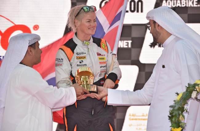 2019赛季F1唯一女赛手玛格丽特•斯特劳欧接受年度总季军颁奖