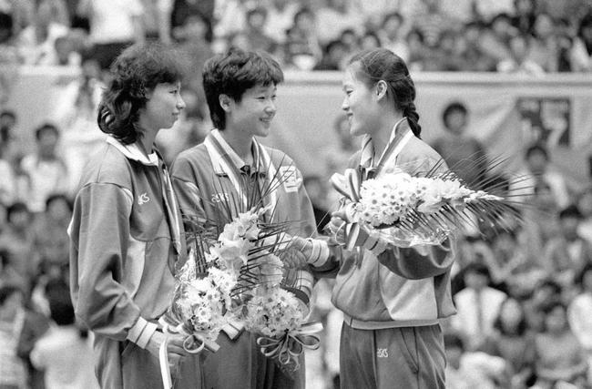 　　陈静、李惠芬和焦志敏在女单赛场所向披靡，中国女乒一举包揽金银铜牌，这一辉煌成就在2008年奥运会上再一次被复制。