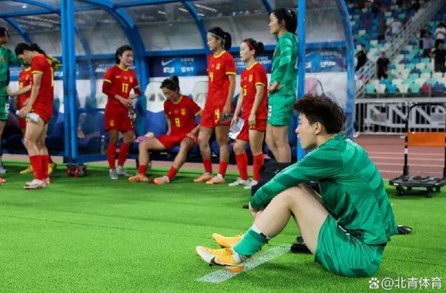 中国女足球员都哭了 迅速离场却逃避不了现实