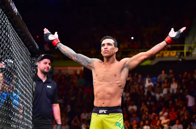 奥利维拉认为自己与普瓦里尔的轻量级冠军战是最合情理的安排