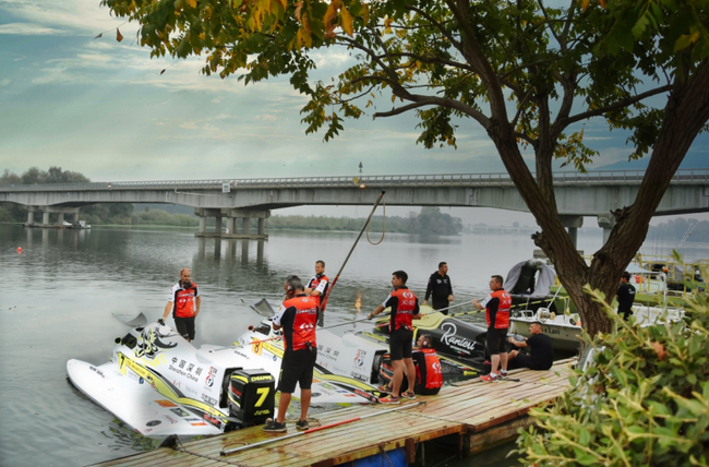 调整状态，全力以赴&nbsp;图源：中国深圳天荣F1摩托艇队