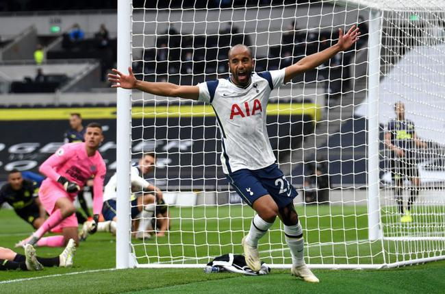 小卢卡斯庆祝进球