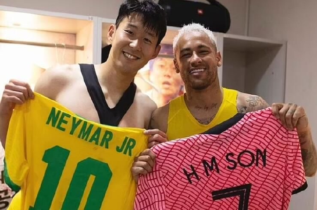 孙兴慜和内马尔合影