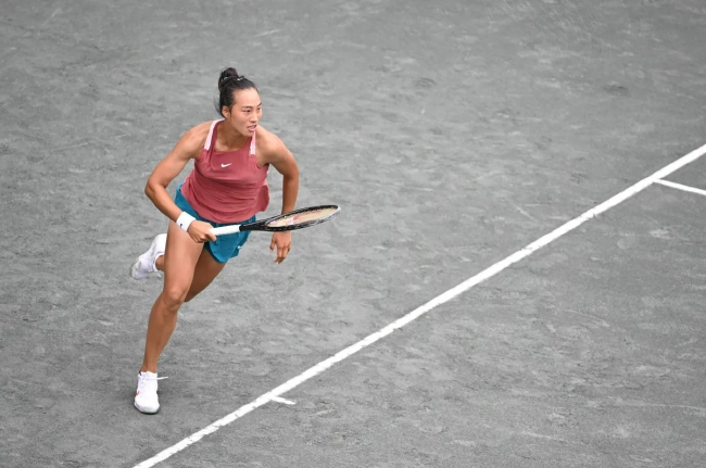 郑钦文虽然刷新单场Aces球纪录，不过达到两位数的双误依然让她落得下风