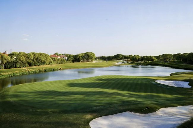 小罗伯特-琼斯设计的颖奕安亭高尔夫俱乐部举办了沃尔沃中国公开赛（照片来自沃尔沃中国公开赛）