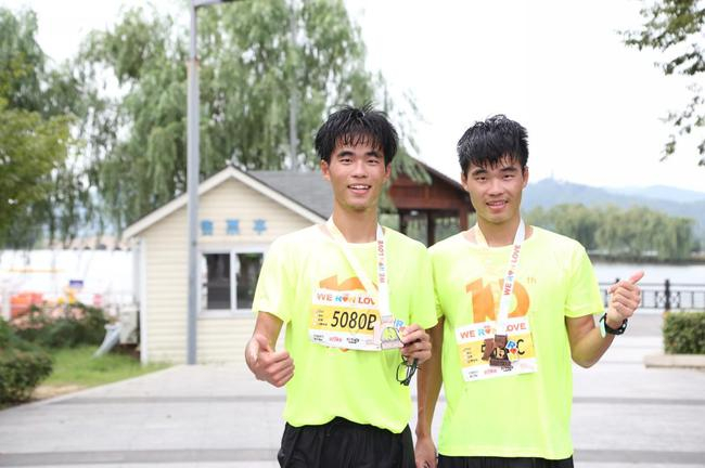 双胞胎冠军——我和你，感受着双倍的喜悦