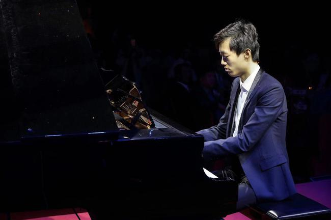 罗弘昊弹奏《加勒比海盗》电影主题曲