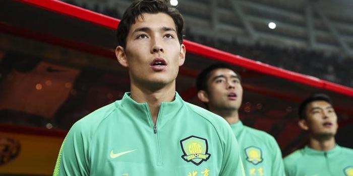归化球员开启未知前路 中国足球在争议中奋力