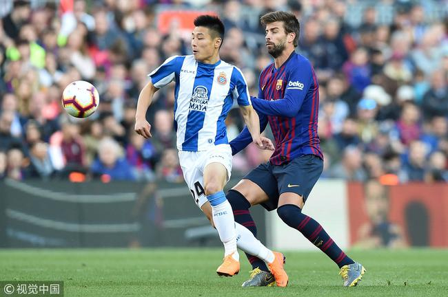 武磊对阵巴萨表现可圈可点