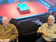 斯诺克世锦赛迎来两位特殊观众 93岁老人圆梦了