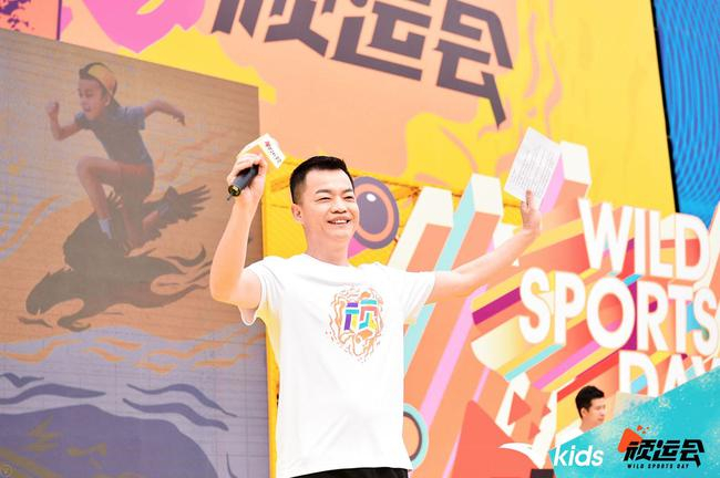 安踏儿童总裁林翔华开场致辞