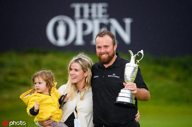 劳瑞与家人庆祝胜利