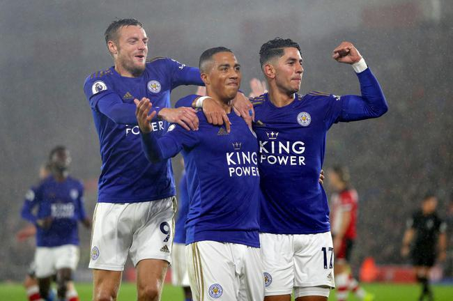 蒂莱曼斯庆祝进球