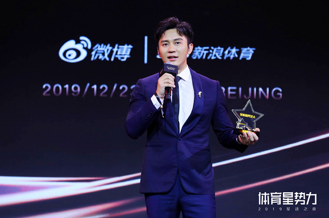 李晨获“全能跨界艺人”奖