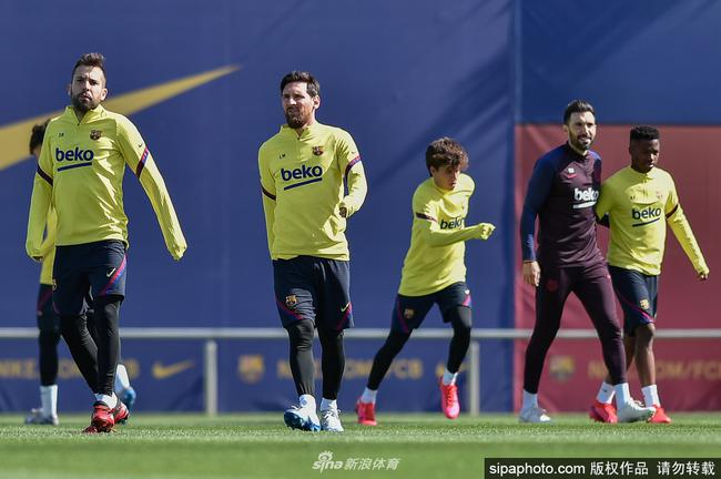 巴萨让球员降薪，应该很难有1.8亿买内马尔